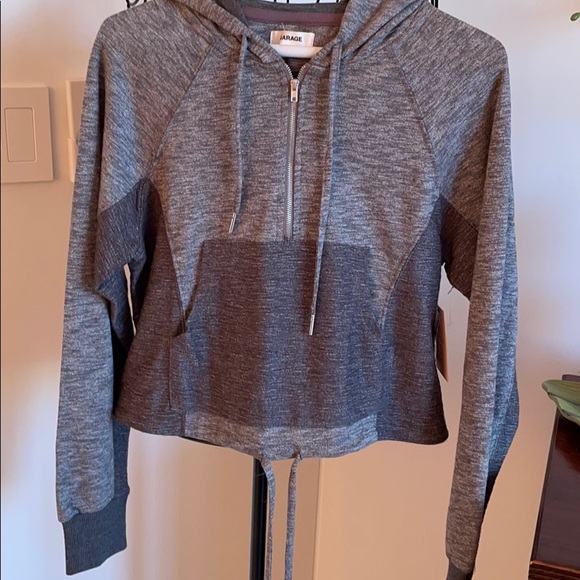 NWT GARAGE 2 TONE LIGHTWEIGHT CROP WITH HOOD - Picture 2 of 5